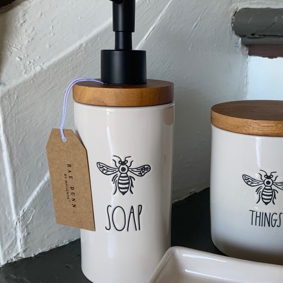 Rae Dunn Bumble Bee 5-Piece Bathroom Set - Picture 5 of 9